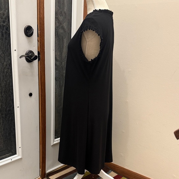 Chic Black Ruffle Sleeve Midi Dress - Picture 5 of 8